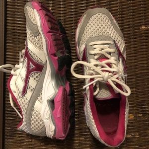 Mizuno Wave Enigma 2